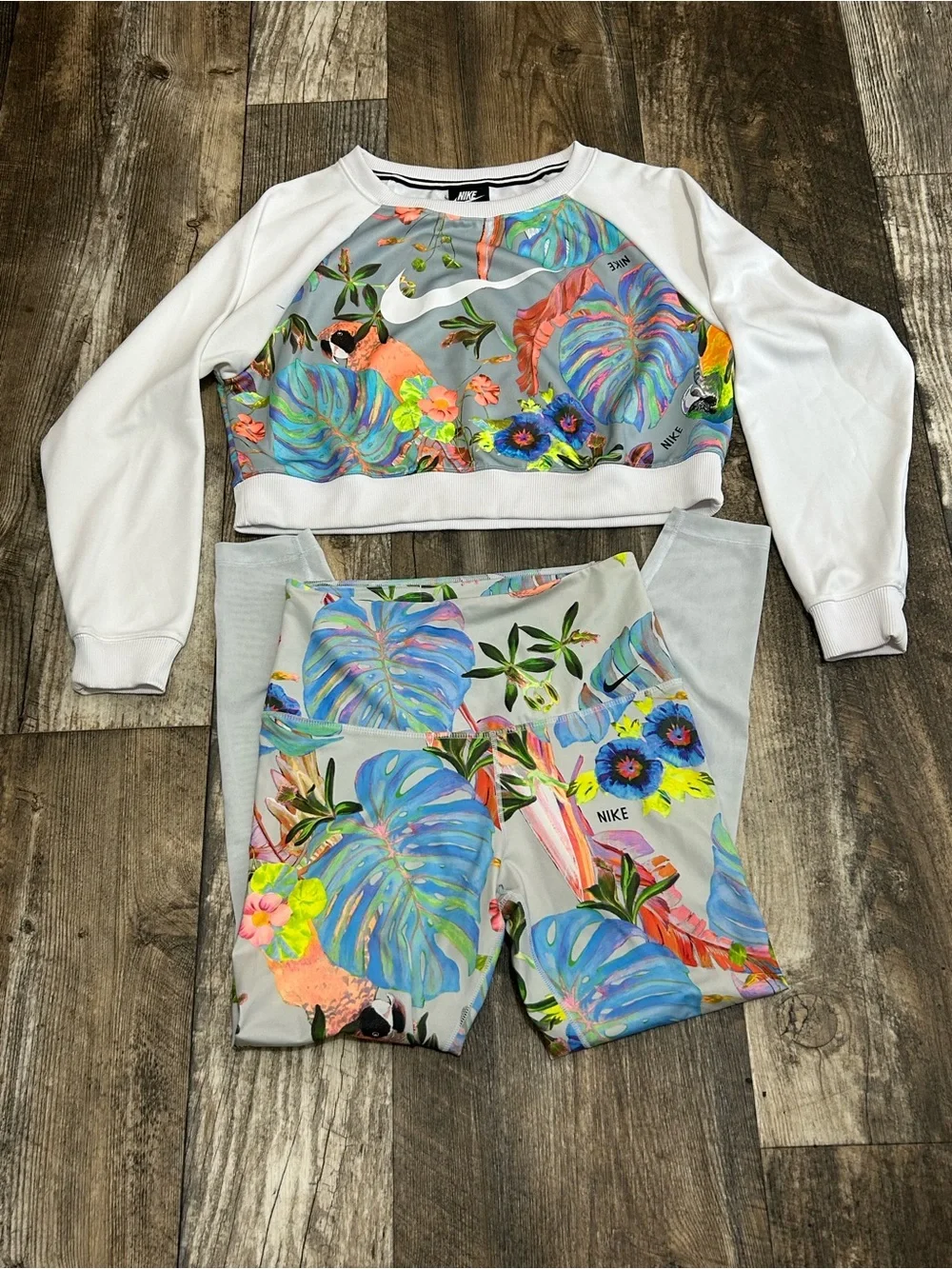 Nike White Tropical Floral Cropped Sweatshirt & Leggings Set Size M